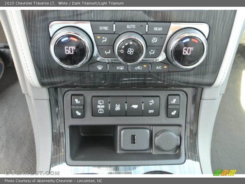White / Dark Titanium/Light Titanium 2015 Chevrolet Traverse LT