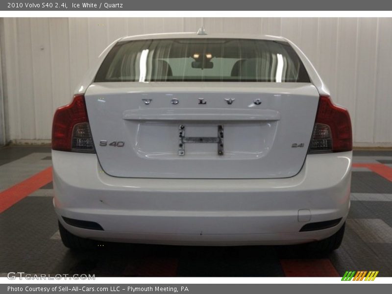 Ice White / Quartz 2010 Volvo S40 2.4i