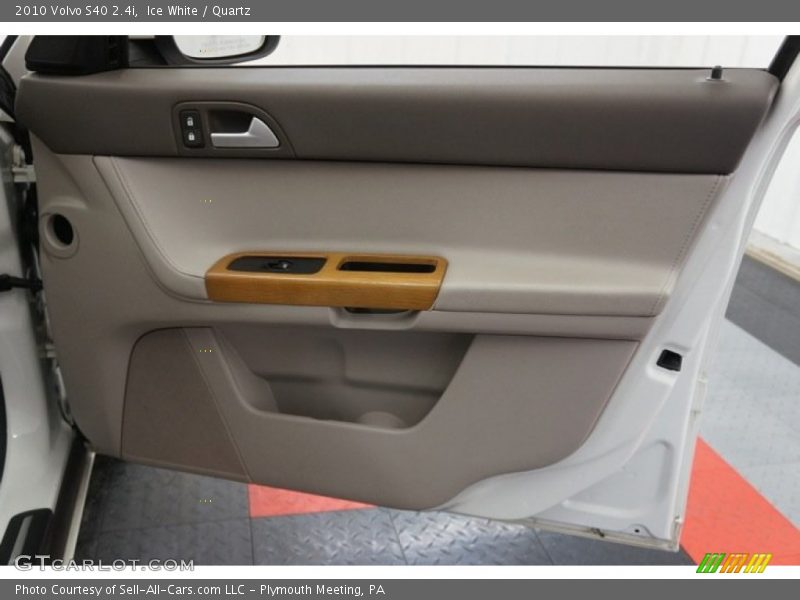 Ice White / Quartz 2010 Volvo S40 2.4i