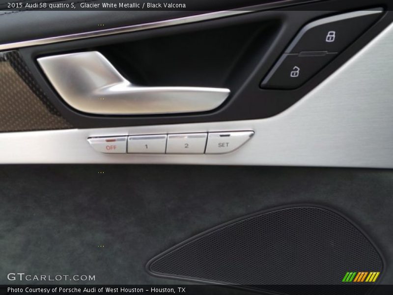 Glacier White Metallic / Black Valcona 2015 Audi S8 quattro S