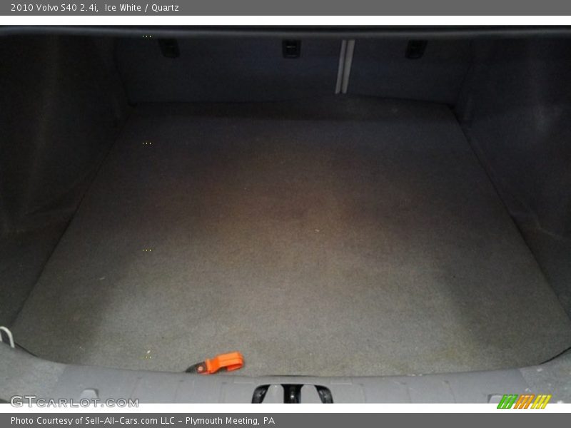 Ice White / Quartz 2010 Volvo S40 2.4i