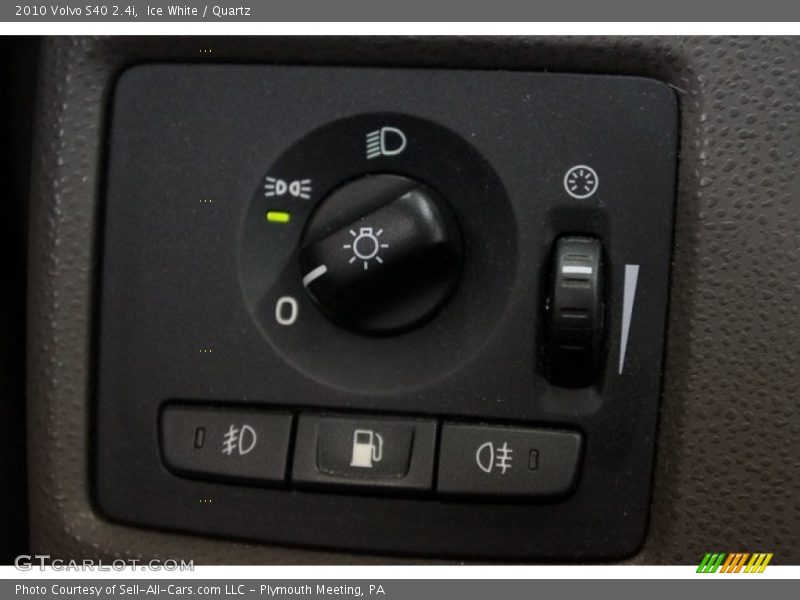 Ice White / Quartz 2010 Volvo S40 2.4i