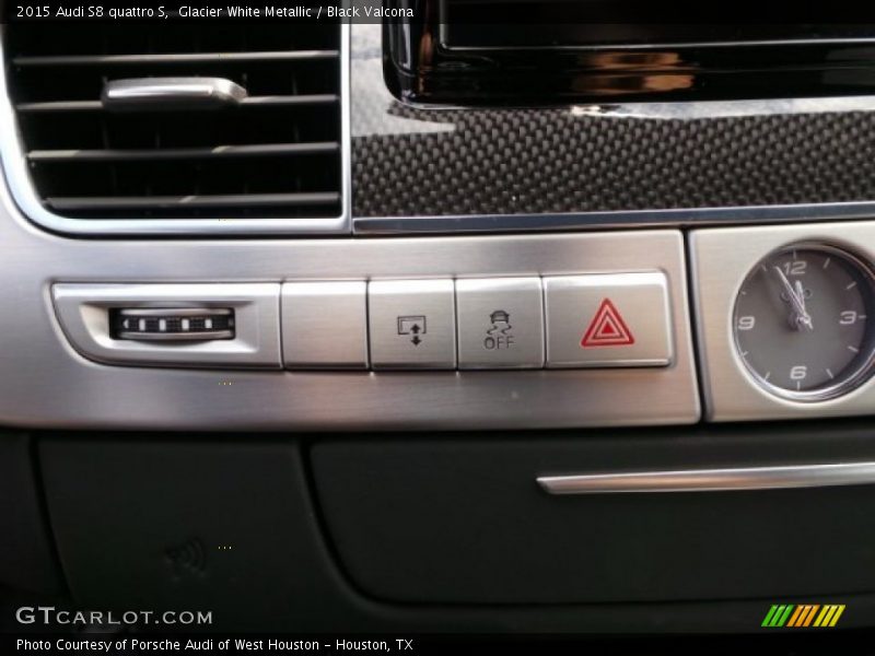 Glacier White Metallic / Black Valcona 2015 Audi S8 quattro S