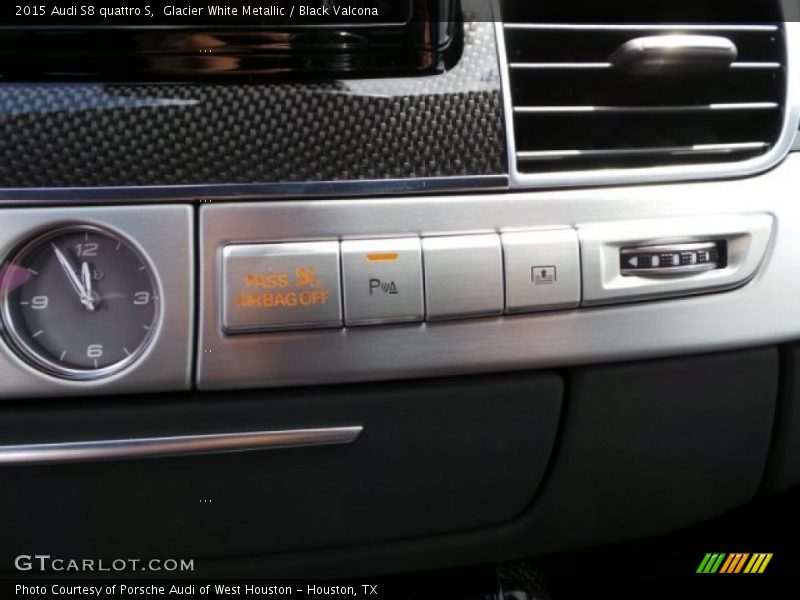 Glacier White Metallic / Black Valcona 2015 Audi S8 quattro S