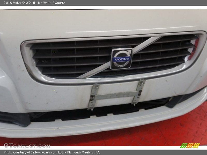Ice White / Quartz 2010 Volvo S40 2.4i