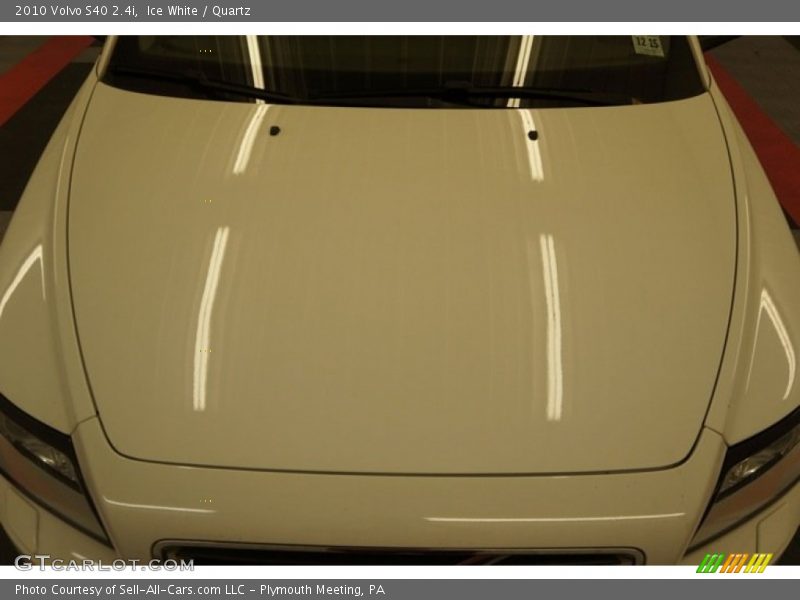 Ice White / Quartz 2010 Volvo S40 2.4i