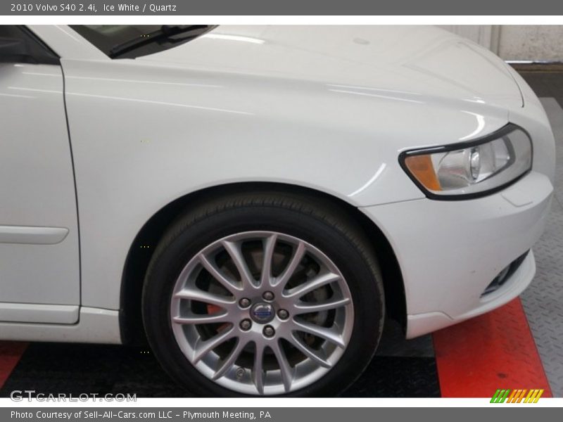 Ice White / Quartz 2010 Volvo S40 2.4i