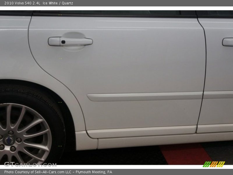 Ice White / Quartz 2010 Volvo S40 2.4i