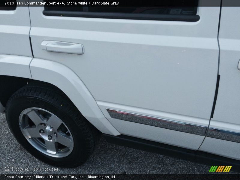 Stone White / Dark Slate Gray 2010 Jeep Commander Sport 4x4