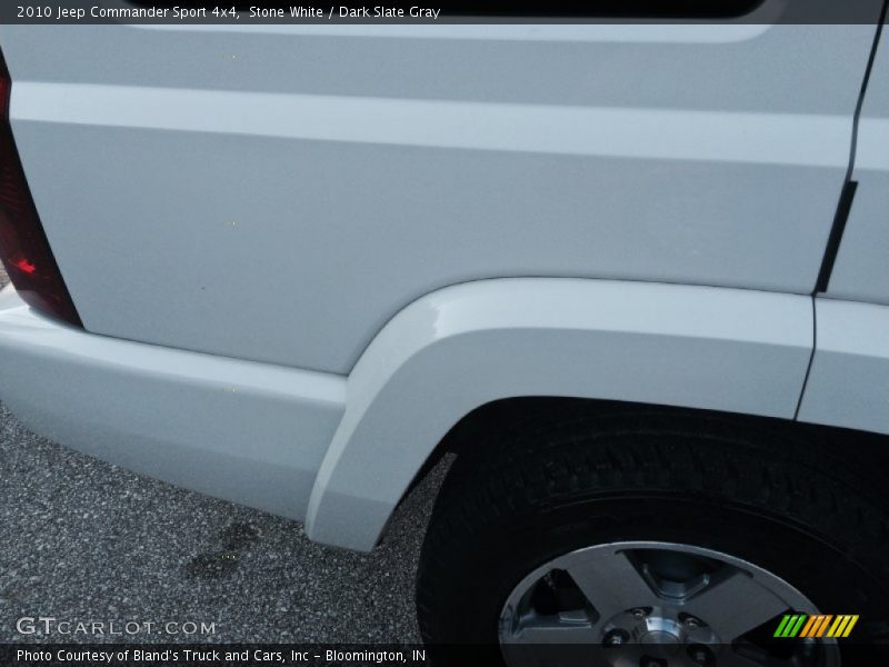 Stone White / Dark Slate Gray 2010 Jeep Commander Sport 4x4