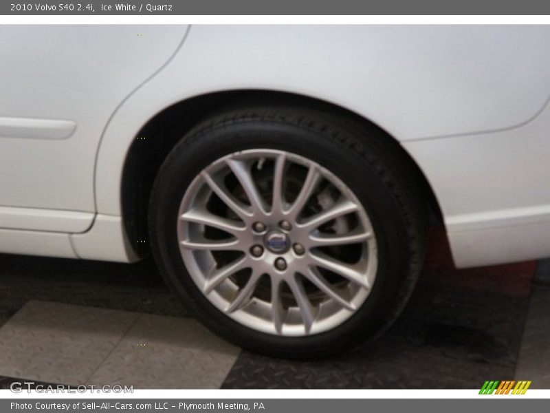 Ice White / Quartz 2010 Volvo S40 2.4i