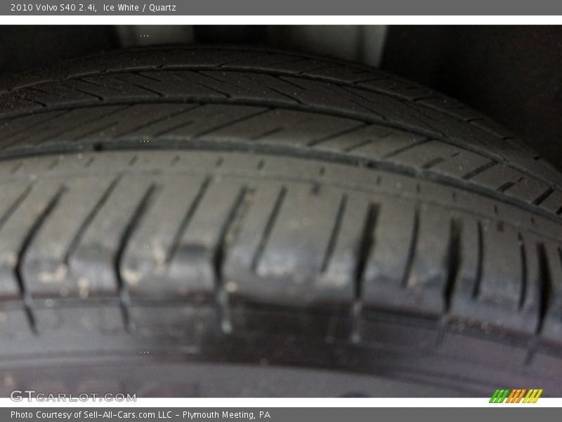 Ice White / Quartz 2010 Volvo S40 2.4i