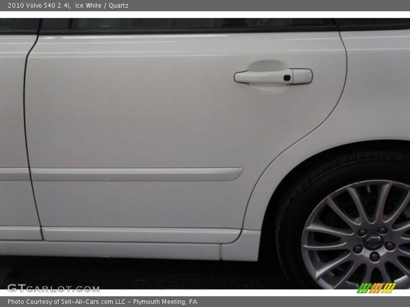 Ice White / Quartz 2010 Volvo S40 2.4i