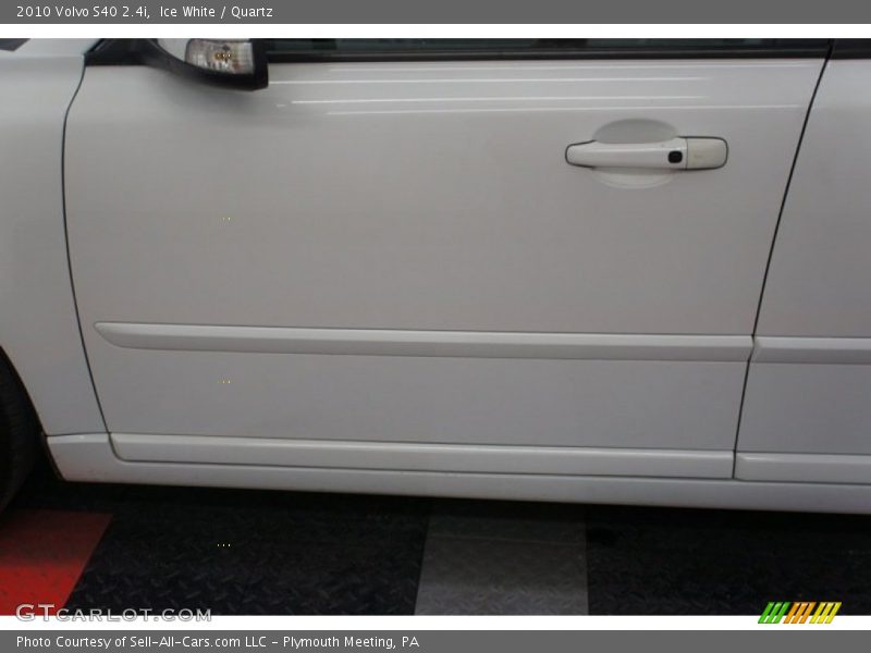 Ice White / Quartz 2010 Volvo S40 2.4i