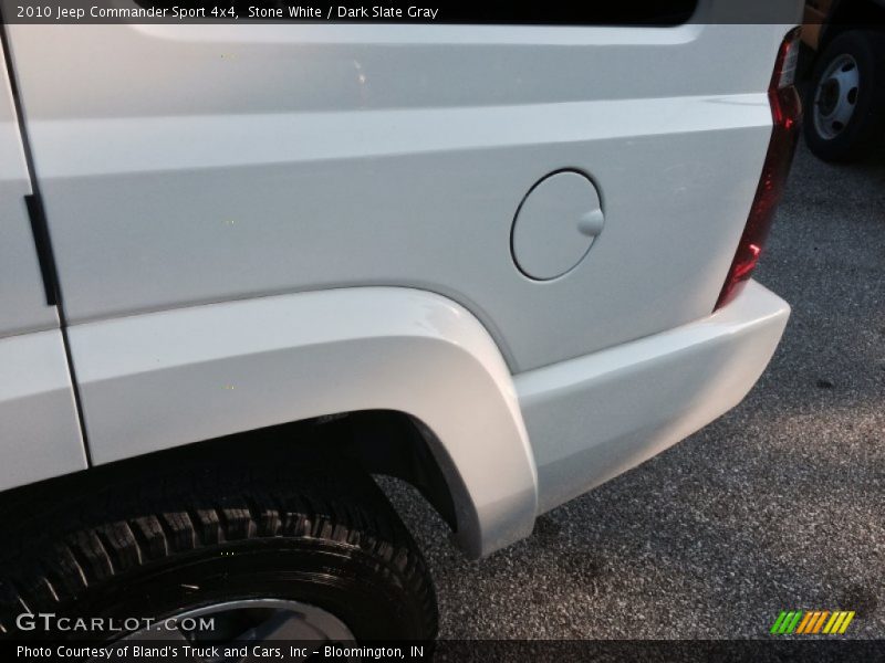 Stone White / Dark Slate Gray 2010 Jeep Commander Sport 4x4