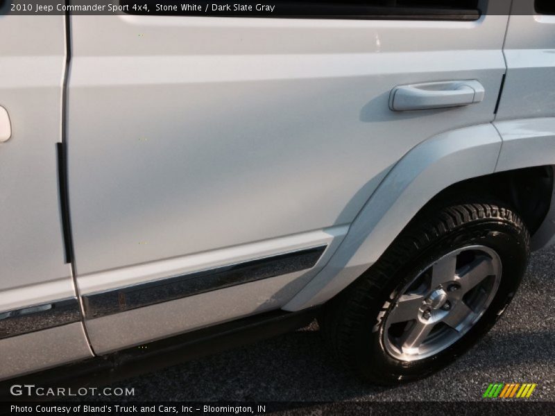 Stone White / Dark Slate Gray 2010 Jeep Commander Sport 4x4