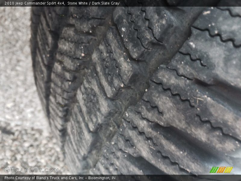 Stone White / Dark Slate Gray 2010 Jeep Commander Sport 4x4