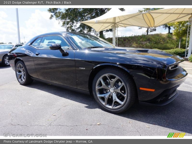 Front 3/4 View of 2015 Challenger R/T