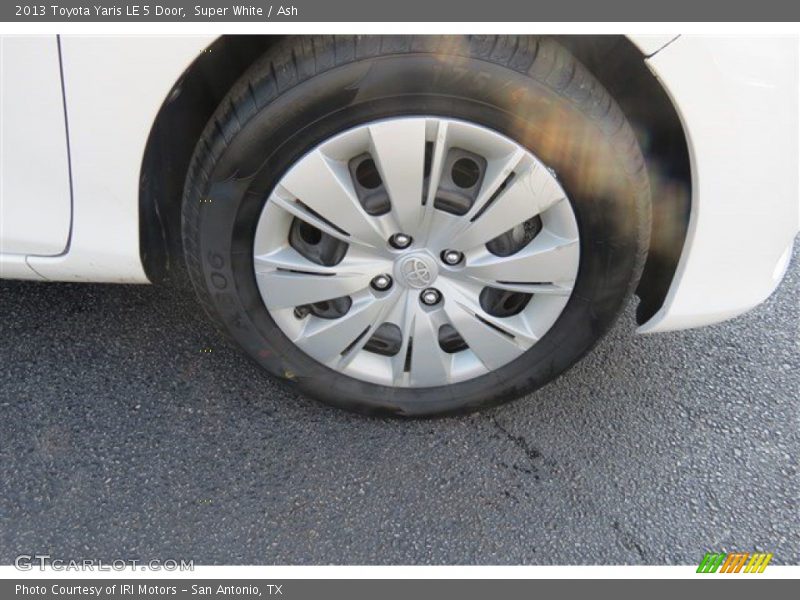 Super White / Ash 2013 Toyota Yaris LE 5 Door