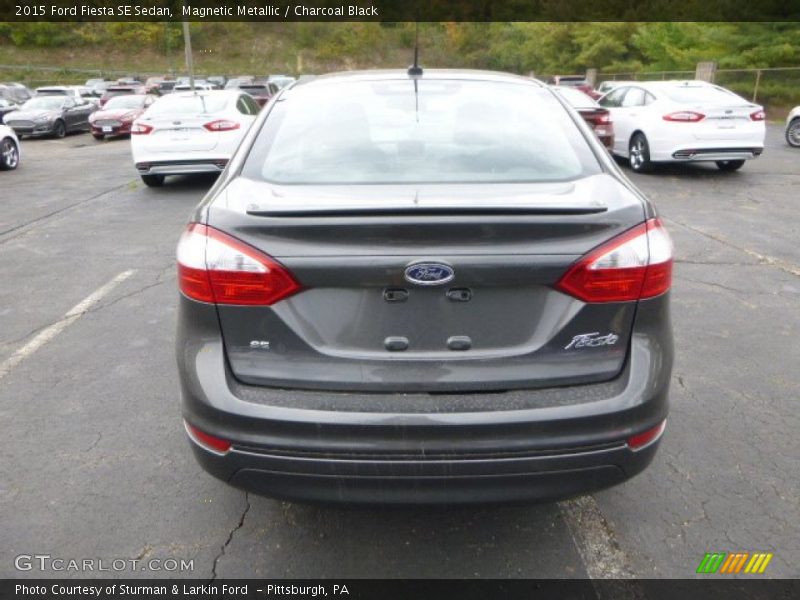 Magnetic Metallic / Charcoal Black 2015 Ford Fiesta SE Sedan
