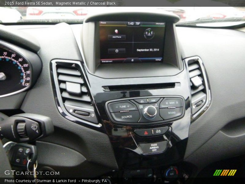 Magnetic Metallic / Charcoal Black 2015 Ford Fiesta SE Sedan