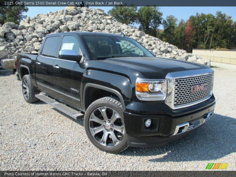 Front 3/4 View of 2015 Sierra 1500 Denali Crew Cab 4x4