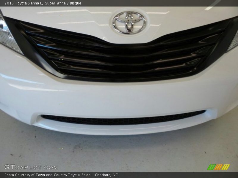 Super White / Bisque 2015 Toyota Sienna L