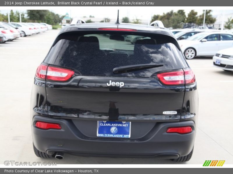 Brilliant Black Crystal Pearl / Iceland - Black/Iceland Gray 2014 Jeep Cherokee Latitude