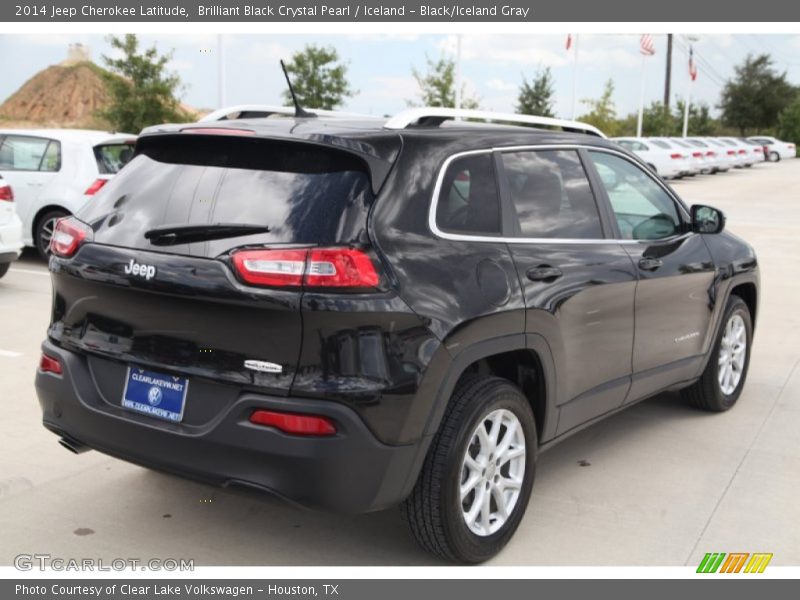 Brilliant Black Crystal Pearl / Iceland - Black/Iceland Gray 2014 Jeep Cherokee Latitude