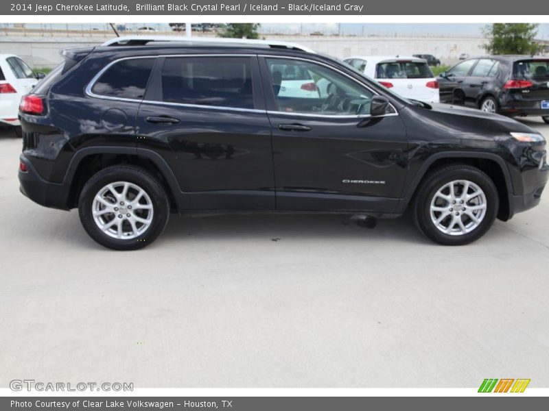 Brilliant Black Crystal Pearl / Iceland - Black/Iceland Gray 2014 Jeep Cherokee Latitude