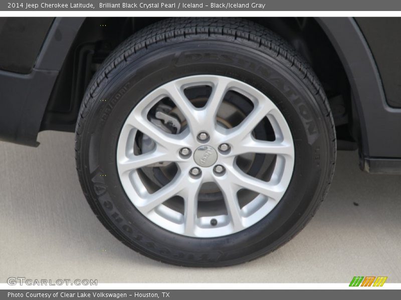 Brilliant Black Crystal Pearl / Iceland - Black/Iceland Gray 2014 Jeep Cherokee Latitude