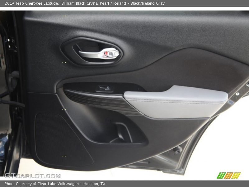 Brilliant Black Crystal Pearl / Iceland - Black/Iceland Gray 2014 Jeep Cherokee Latitude