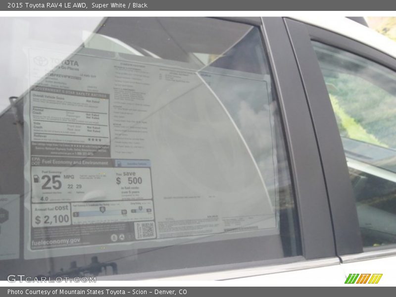 Super White / Black 2015 Toyota RAV4 LE AWD