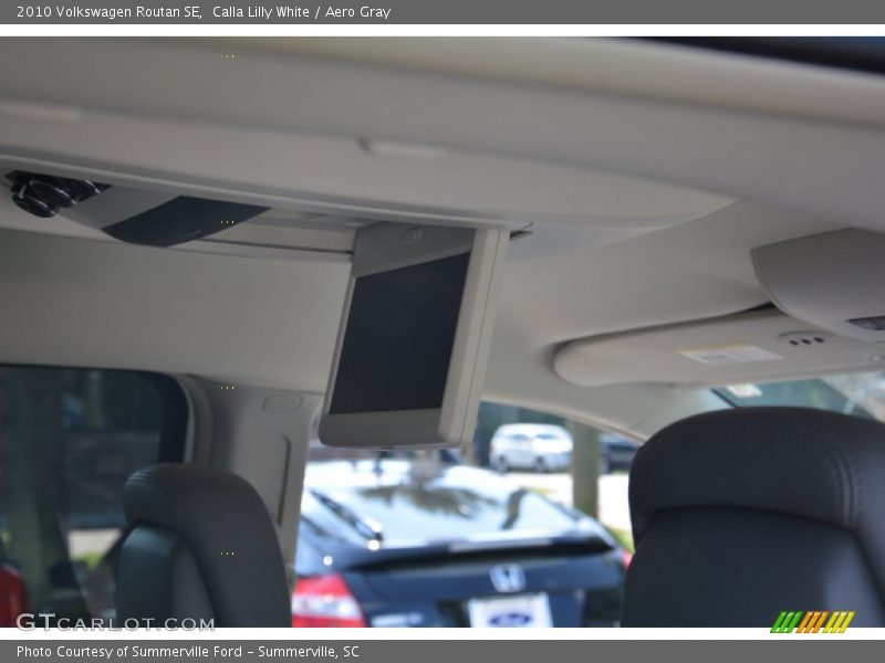 Calla Lilly White / Aero Gray 2010 Volkswagen Routan SE