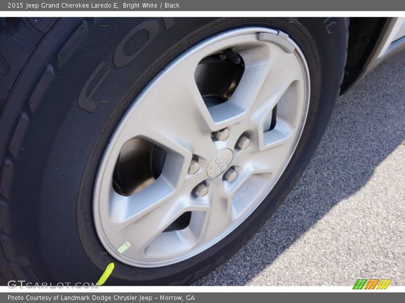 Bright White / Black 2015 Jeep Grand Cherokee Laredo E