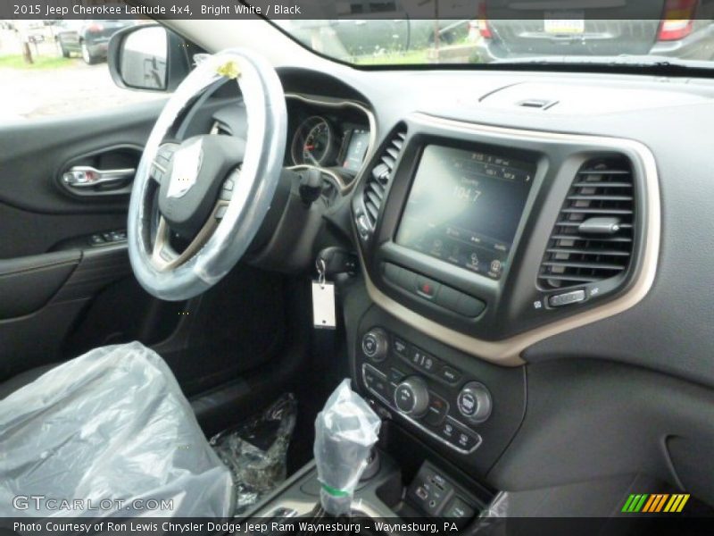 Bright White / Black 2015 Jeep Cherokee Latitude 4x4