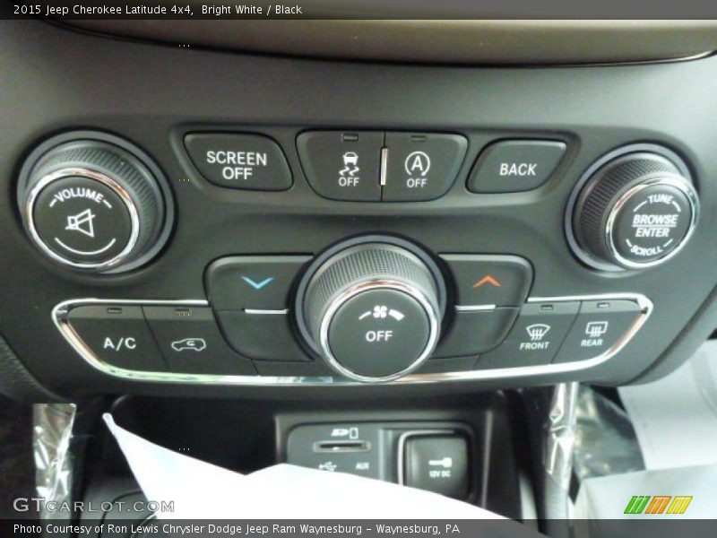 Bright White / Black 2015 Jeep Cherokee Latitude 4x4