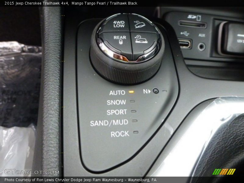 Mango Tango Pearl / Trailhawk Black 2015 Jeep Cherokee Trailhawk 4x4