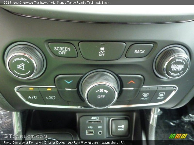 Controls of 2015 Cherokee Trailhawk 4x4