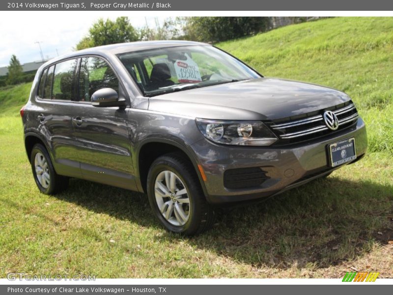 Pepper Gray Metallic / Black 2014 Volkswagen Tiguan S