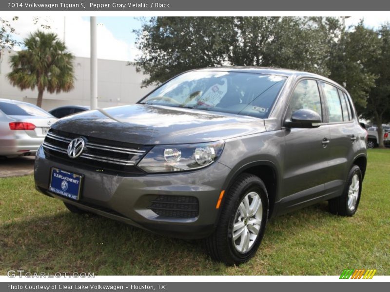 Pepper Gray Metallic / Black 2014 Volkswagen Tiguan S