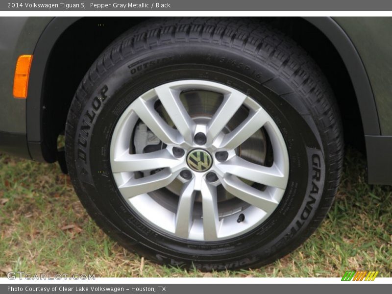 Pepper Gray Metallic / Black 2014 Volkswagen Tiguan S