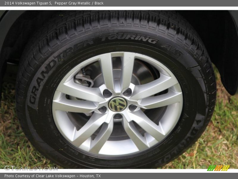 Pepper Gray Metallic / Black 2014 Volkswagen Tiguan S