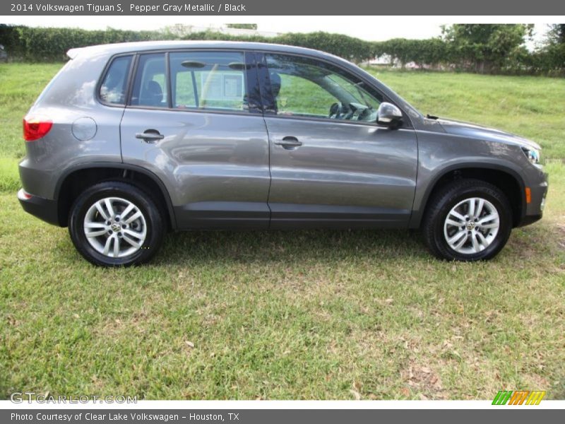 Pepper Gray Metallic / Black 2014 Volkswagen Tiguan S
