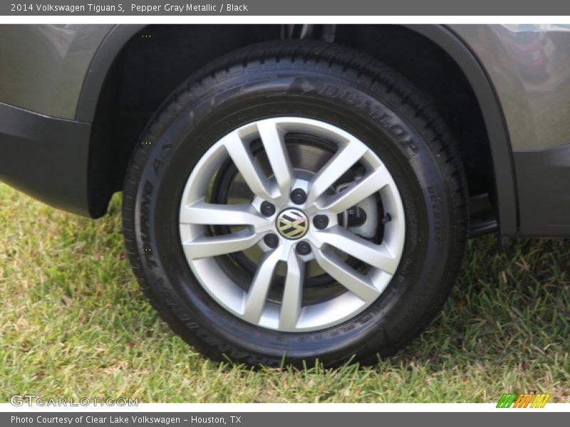 Pepper Gray Metallic / Black 2014 Volkswagen Tiguan S
