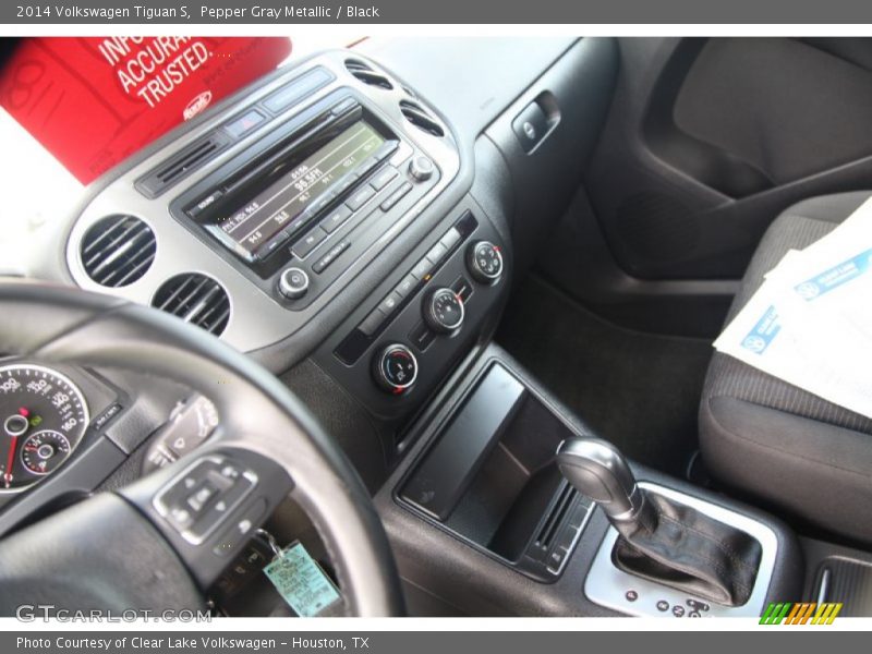 Pepper Gray Metallic / Black 2014 Volkswagen Tiguan S