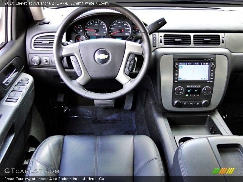 Summit White / Ebony 2010 Chevrolet Avalanche Z71 4x4