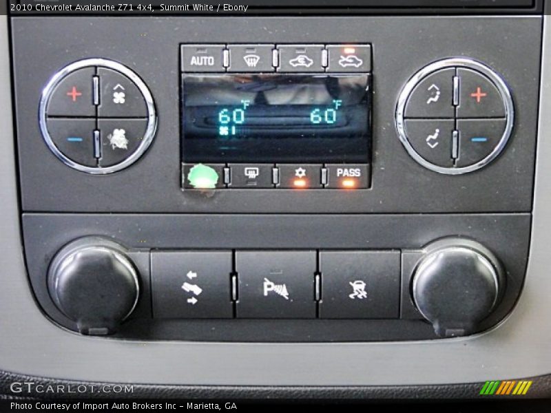 Summit White / Ebony 2010 Chevrolet Avalanche Z71 4x4