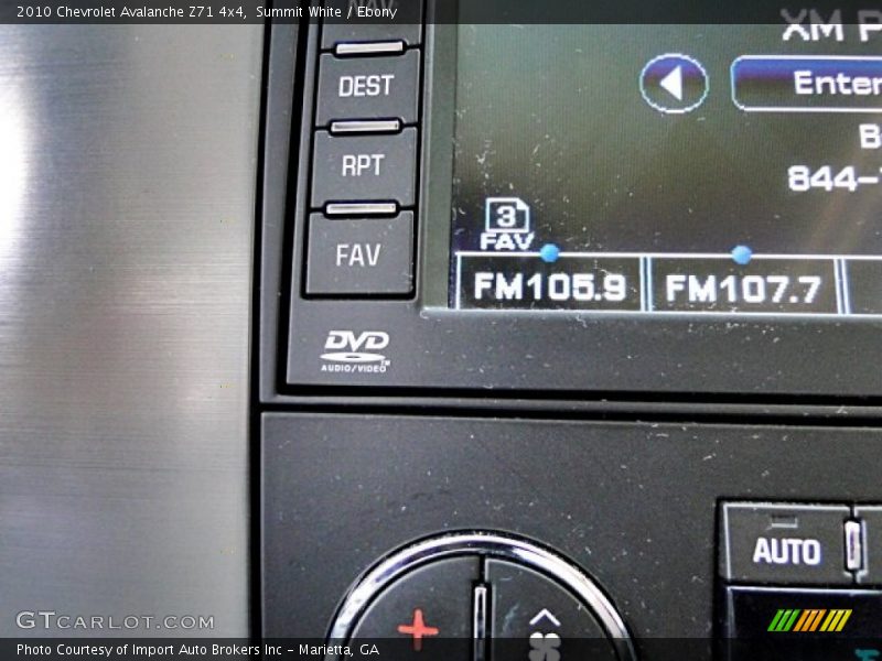 Summit White / Ebony 2010 Chevrolet Avalanche Z71 4x4