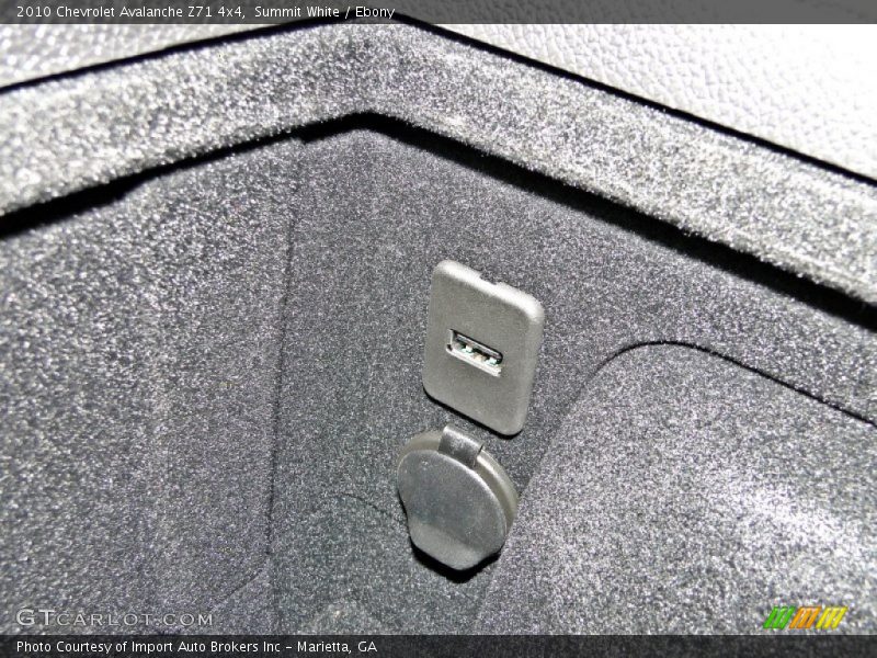 Summit White / Ebony 2010 Chevrolet Avalanche Z71 4x4
